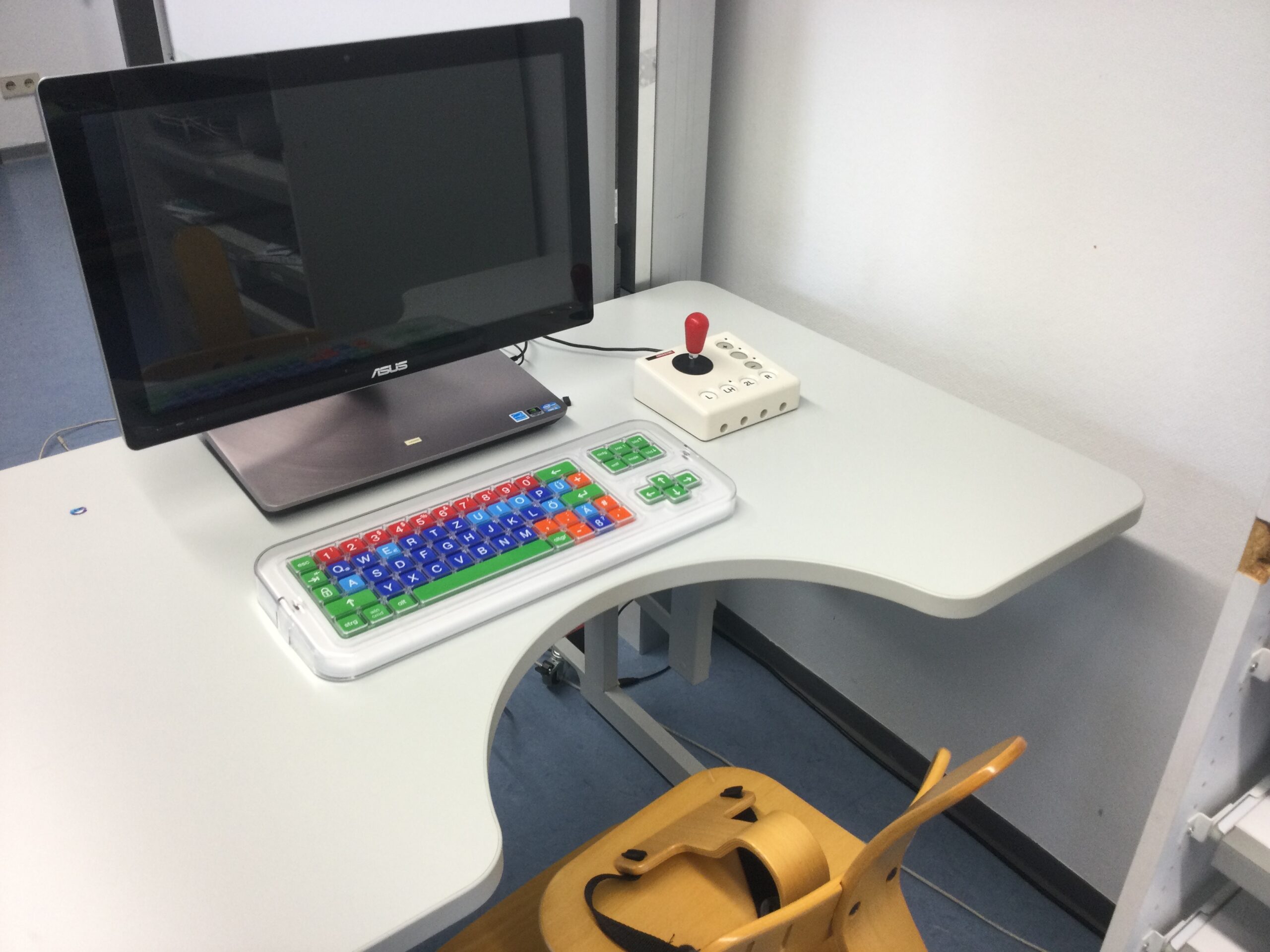 Mehr über den Artikel erfahren Arbeitsplatz kment